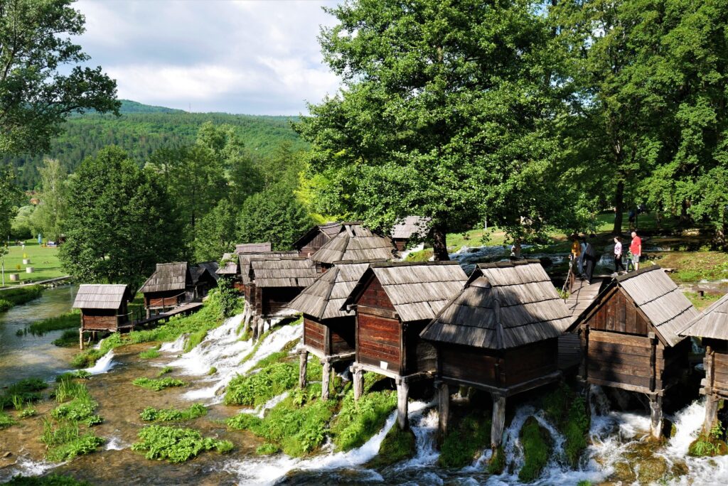 Moulins ottomans Jajce mlinici histoire le bandana rouge balkans bosnie herzegovine prix hôtels nourriture Conseils pour voyager en Bosnie : préparer son budget hôtel et nourriture