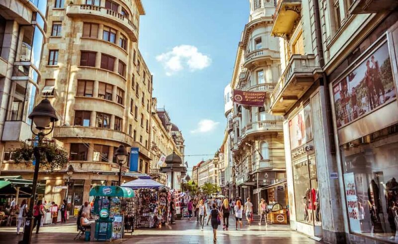 Belgrade-Street-is-the-main-shopping-mile-of-Belgrade.-Filtered-photo-with-warm-summer-lighting week-end belgrade week-end europe rue piétonne knez
