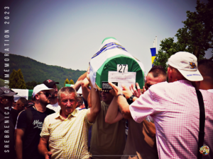 Srebrenica commémorations 2023 génocide cercueil musulman (c) le bandana rougeque voir en bosnie herzégovine
